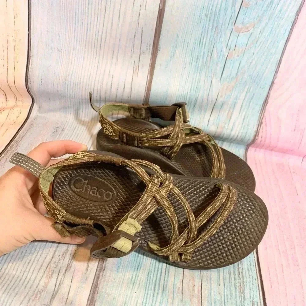 Little kids Chaco strappy sandals size 1 - Picture 9 of 11